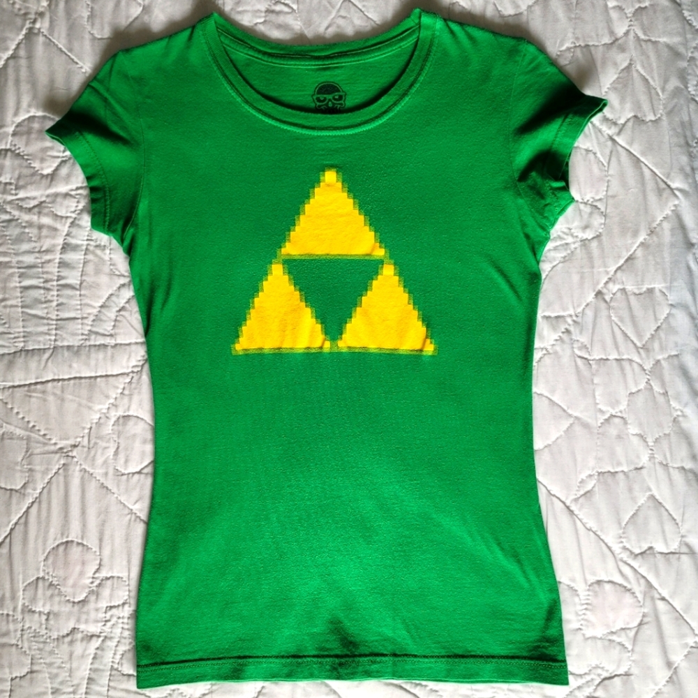 2/$30 🍪 The Legend Of Zelda Triforce Jinx Tee